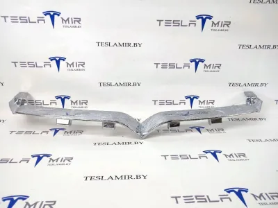 Накладка V-образная декоративная переднего гриля (птичка) Tesla Model S 2018