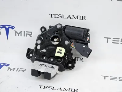 Замок багажника Tesla Model 3 2023