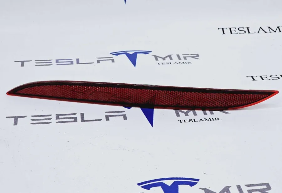 Катафот заднего бампера (отражатель) левый Tesla Model S 2022 — фото 1