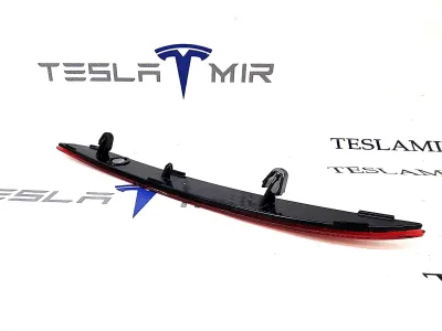 Катафот заднего бампера (отражатель) правый Tesla Model S 2022 — фото 2