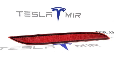 Катафот заднего бампера (отражатель) правый Tesla Model S 2022