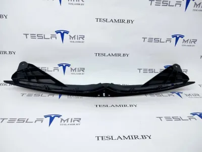 Кронштейн накладки (логотипа) V-образной гриля передний Tesla Model S 2020 — фото 3