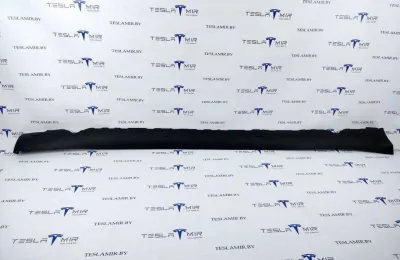 Накладка на порог правая Tesla Model 3 2021
