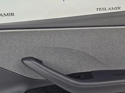 Обшивка двери передней правой Tesla Model 3 2024 — фото 2