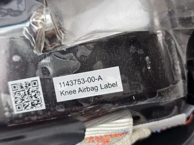 Подушка безопасности коленная пассажира Tesla Model 3 2024 — фото 4