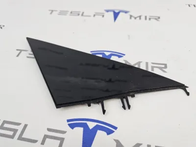 Накладка на зеркало (треугольник) правая Tesla Model 3 2023