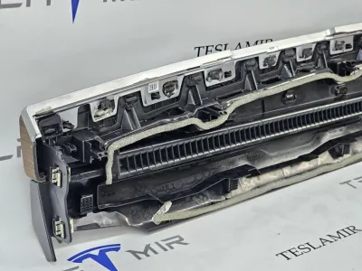 Декоративная накладка центральной консоли Tesla Model 3 2023 — фото 6