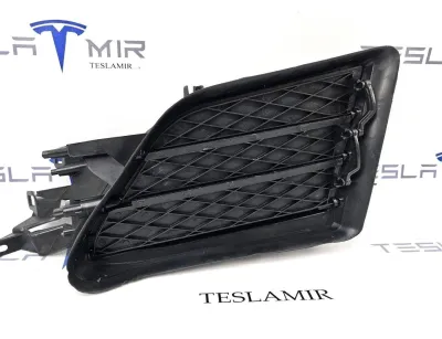 Люверс переднего бампера правый Tesla Model S 2018