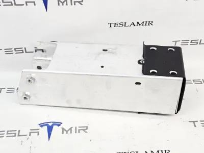 Удлинитель лонжерона (клык) правый Tesla Model 3 2025