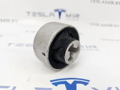 Сайлентблок переднего рычага (банана) Tesla Model 3 2021 — фото 3