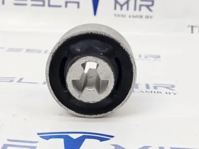 Сайлентблок переднего рычага (банана) Tesla Model 3 2021