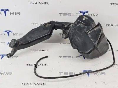 Бачок омывателя Tesla Model Y 2022