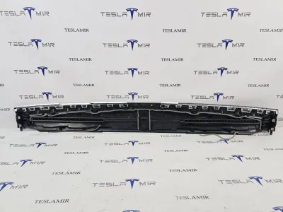 Декоративная накладка центральной консоли Tesla Model Y 2022 — фото 3