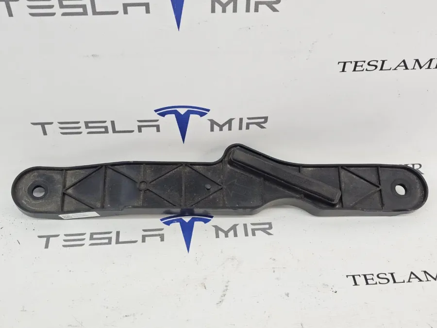 Распорка стоек Tesla Model S 2022 — фото 1