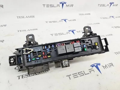 Блок предохранителей Tesla Model S 2018 — фото 2