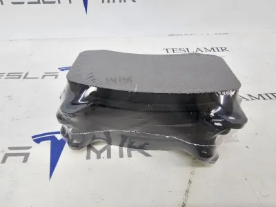 Тормозные колодки перед. Tesla Model 3 2021