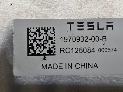 Камера салона + накладка на зеркало Tesla Model Y 2025 — фото 4