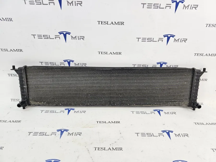 Радиатор охлаждения основной центральный Tesla Model S 2018 — фото 1