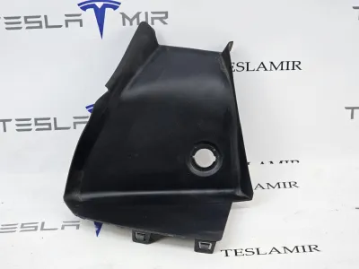 Накладка заднего фонаря левая Tesla Model Y 2025