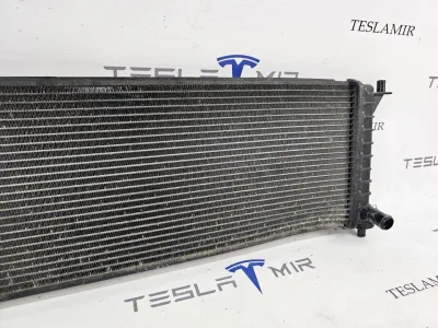 Радиатор охлаждения основной центральный Tesla Model S 2018 — фото 3