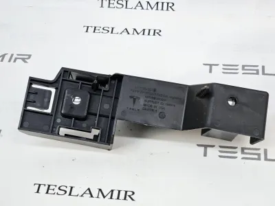 Кронштейн передней панели (телевизора) Tesla Model 3 2024