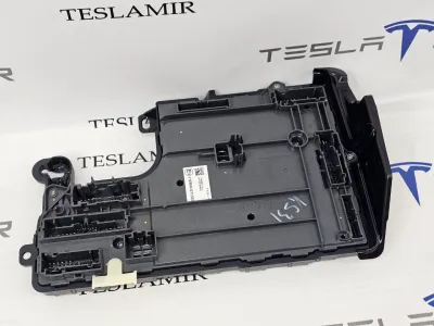 Блок управления BCM (бортовой сети) (Body Control Module) Боди левый Tesla Model 3 2024