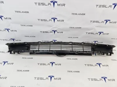 Решетка гриль декоративная основного радиатора (передний бампер) Tesla Model 3 2024