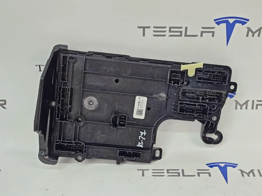 Блок управления BCM (бортовой сети) (Body Control Module) Боди левый Tesla Model 3 2023 — фото 1