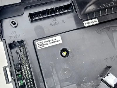 Блок управления BCM (бортовой сети) (Body Control Module) Боди левый Tesla Model 3 2019 — фото 2