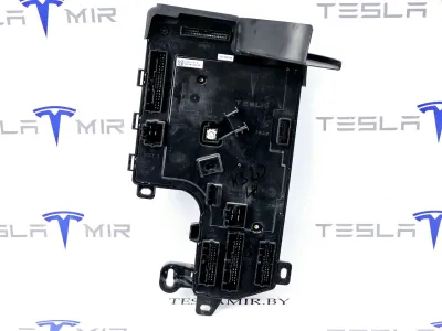 Блок управления BCM (бортовой сети) (Body Control Module) Боди левый Tesla Model 3 2019