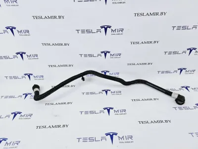 Патрубок системы охлаждения пластиковый передний Tesla Model Y 2021 — фото 2