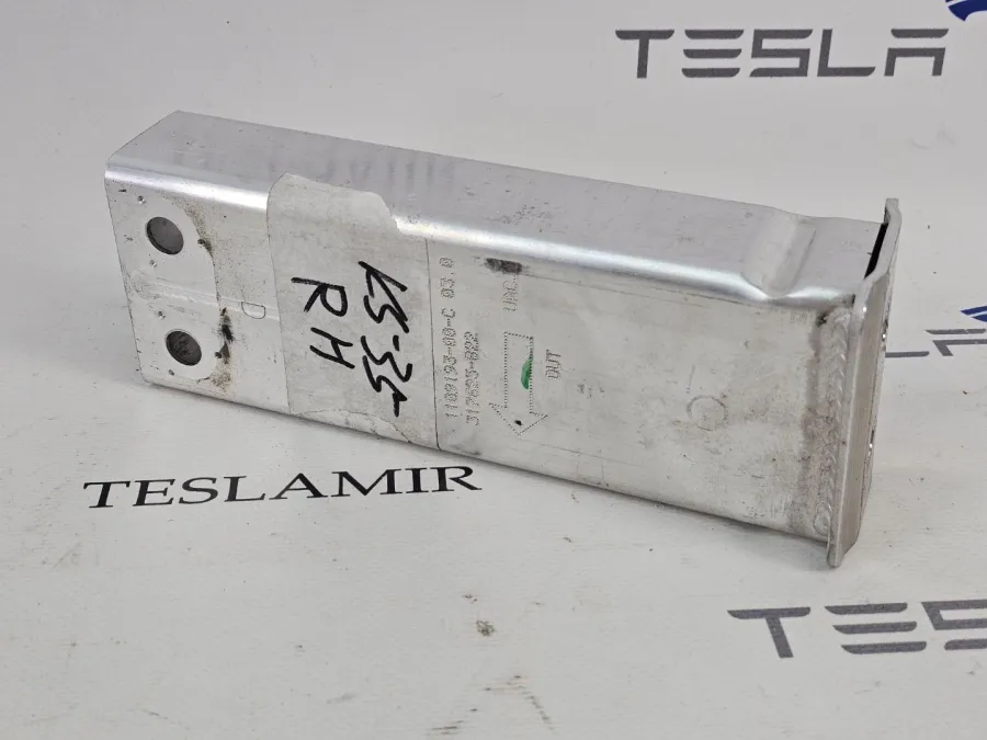 Кронштейн нижнего усилителя переднего бампера Tesla Model Y 2025 — фото 1