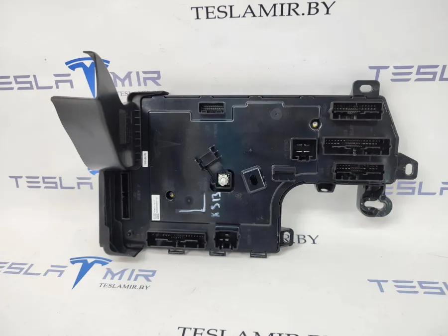 Блок управления BCM (бортовой сети) (Body Control Module) Боди левый Tesla Model 3 2020 — фото 1