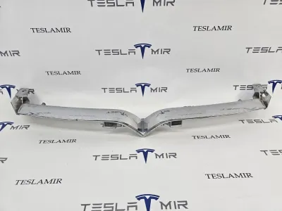 Накладка V-образная декоративная переднего гриля (птичка) Tesla Model S 2018