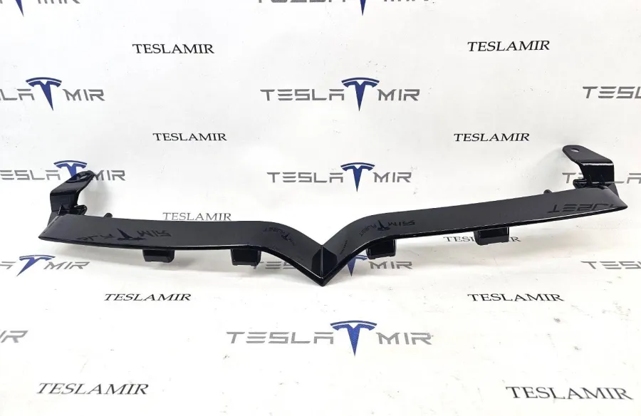 Накладка V-образная декоративная переднего гриля (птичка) Tesla Model S 2022 — фото 1
