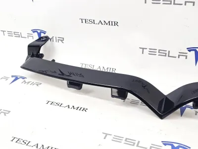 Накладка V-образная декоративная переднего гриля (птичка) Tesla Model S 2022 — фото 2