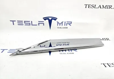Накладка хром люверса левая верхняя Tesla Model S 2019