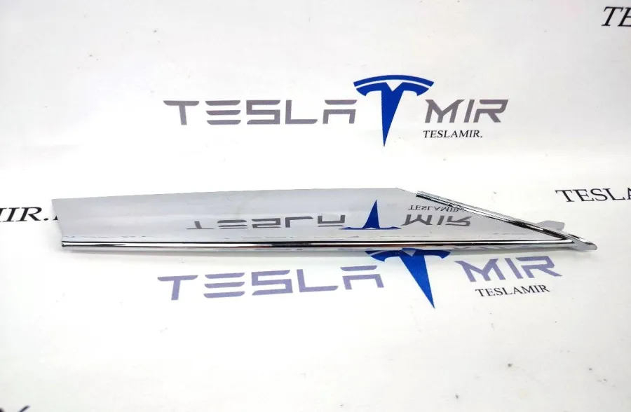Накладка хром люверса правая нижняя Tesla Model S 2019 — фото 1