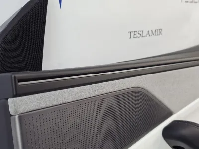 Обшивка двери передней правой Tesla Model Y 2025 — фото 3
