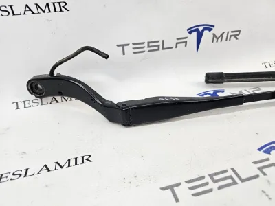 Щеткодержатель (поводок стеклоочистителя, дворник) левый Tesla Model 3 2024 — фото 3