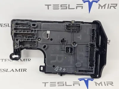 Блок управления BCM (бортовой сети) (Body Control Module) Боди правый Tesla Model 3 2024