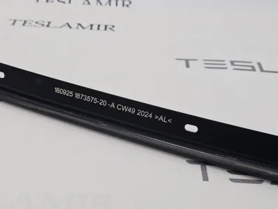 Молдинг кузова боковой наружный верхний левый Tesla Model 3 2024 — фото 4