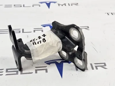 Петля двери передней верхняя правая Tesla Model 3 2023