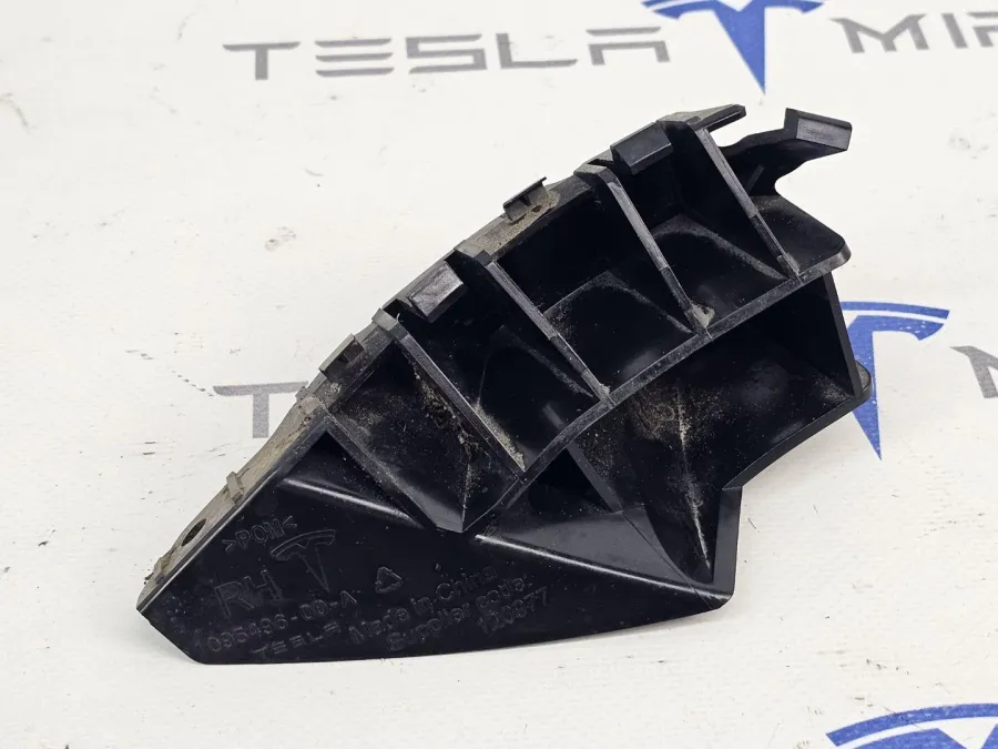 Кронштейн (направляющая) крыла переднего (ракушка) правый Tesla Model S 2018 — фото 1