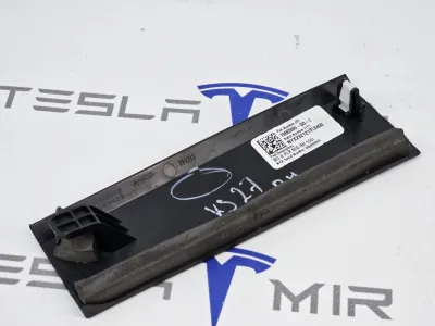 Пластик салона Tesla Model 3 2023 — фото 2