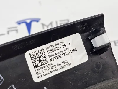 Пластик салона Tesla Model 3 2023 — фото 3