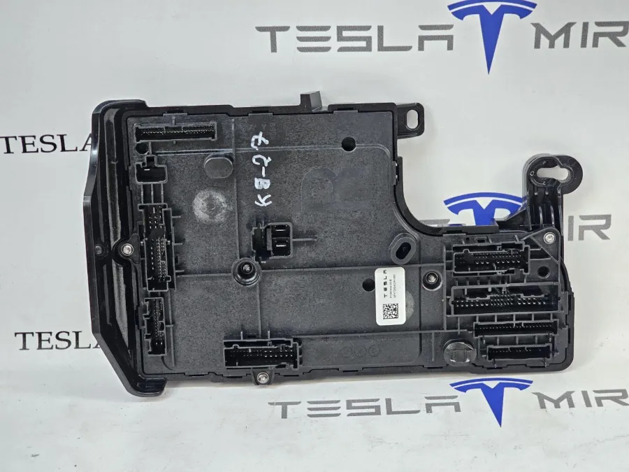 Блок управления BCM (бортовой сети) (Body Control Module) Боди правый Tesla Model 3 2023 — фото 1