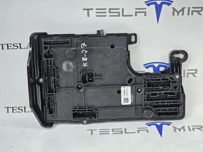 Блок управления BCM (бортовой сети) (Body Control Module) Боди правый Tesla Model 3 2023