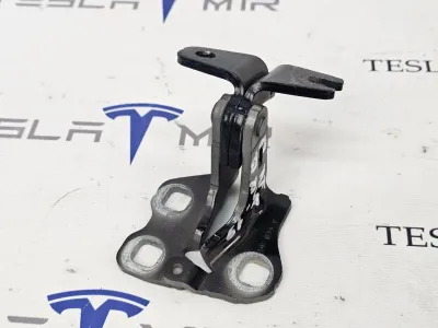 Петля двери передней верхняя правая Tesla Model 3 2019 — фото 2