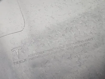 Пластик салона Tesla Model S 2022 — фото 3